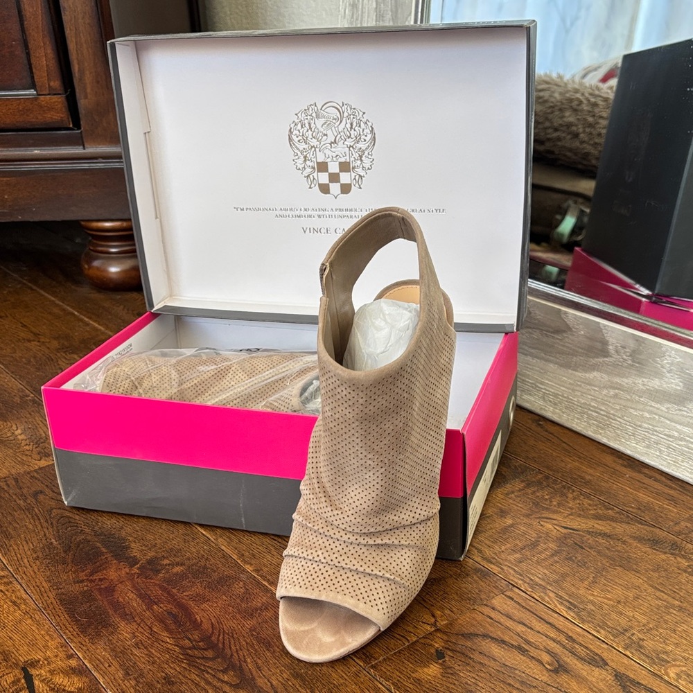Vince Camuto Women's Beige Peep Toe Heels ~ Size 9